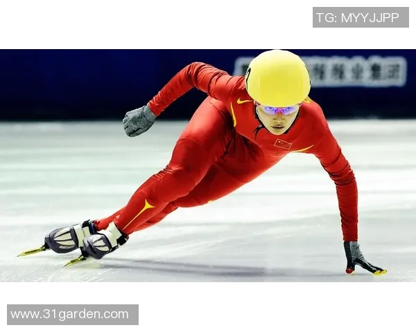 中国选手突破亚洲跳远纪录 教练现场激动落泪见证历史时刻